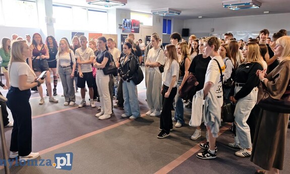 Świadomy wybór drogą do sukcesu: Ponad 300 uczniów na Dniu Otwartym w MANS w Łomży
