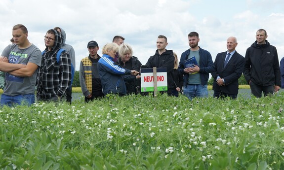 Studenci Wyższej Szkoły Agrobiznesu w Łomży na ćwiczeniach terenowych w  ZDOO Marianowo